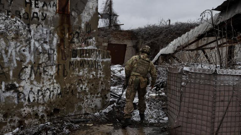 Πόλεμος στην Ουκρανία: Ο ουκρανικός στρατός βρίσκεται αντιμέτωπος με αντίπαλο που υπερτερεί — αριθμητικά, σε υλικό και σε εμπειρία