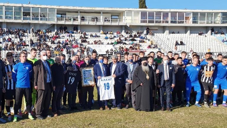 Συγκλονίζει ο πατέρας του Άλκη στον αγώνα Καβάλα-Δόξα Δράμας - «Δε ζητάω εκδίκηση - Δικαιοσύνη ζητάω για το παιδί μου»