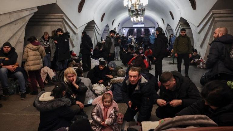 Εγκλωβισμένοι στη φρίκη του πολέμου - Πανικός και φόβος μεταξύ των κατοίκων στο Κίεβο