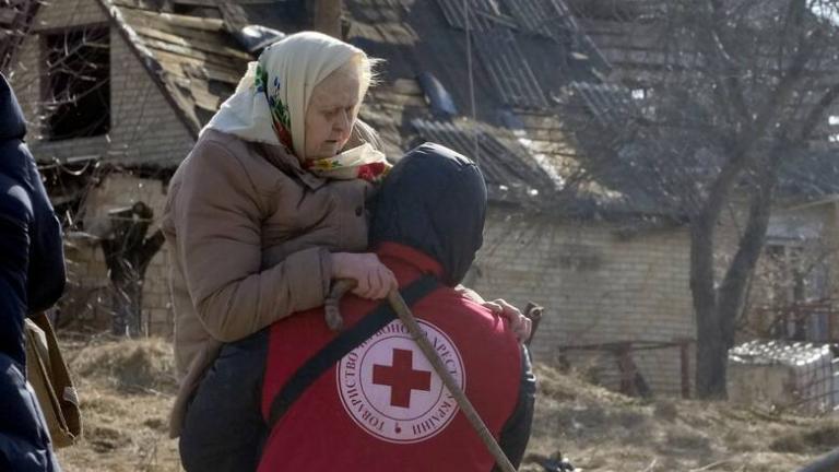 Ο Ερυθρός Σταυρός δηλώνει έτοιμος "να διευθύνει" τις επιχειρήσεις απομάκρυνσης αμάχων από την Μαριούπολη