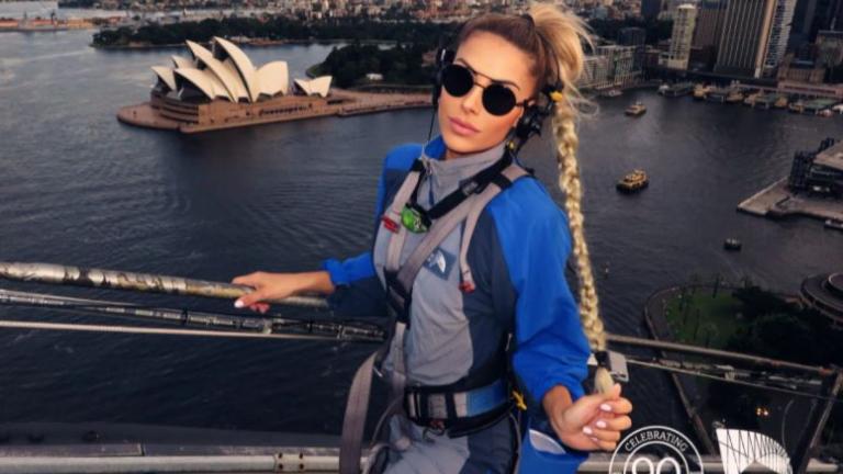 Η Χριστίνα Ζώτου φόρεσε τον κατάλληλο εξοπλισμό και ανέβηκε στη μεταλλική γέφυρα του Σίδνεϊ