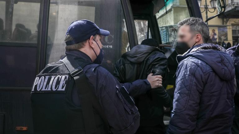 Πέντε συλλήψεις σε επιχείρηση της ΕΛΑΣ στο Κορωπί	