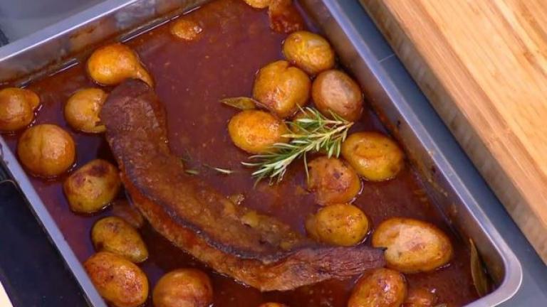 Μοσχάρι στο φούρνο με γλάσο μπέρμπον