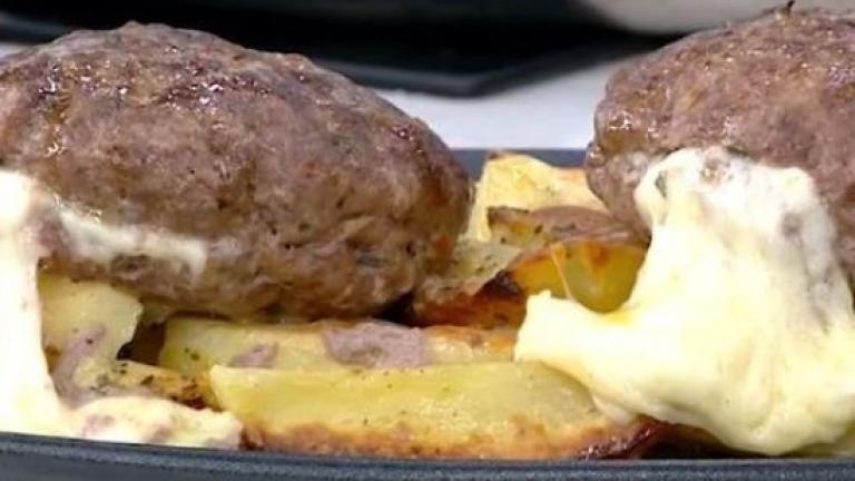 Μπιφτέκια γεμιστά με τυρί