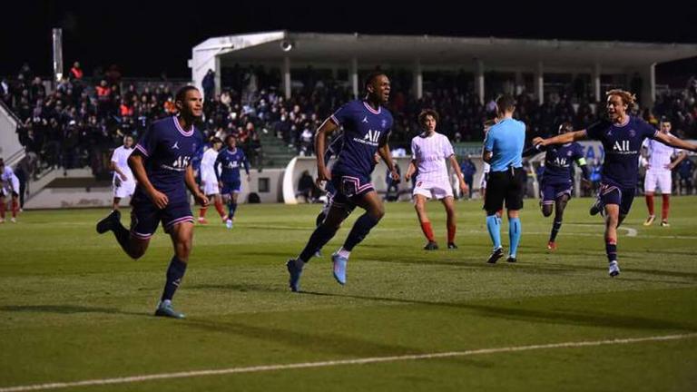 Χάος και... σχεδόν τραγωδία στο UEFA Youth League: Κατέρρευσε κερκίδα στο Παρί-Σεβίλλη (ΒΙΝΤΕΟ)