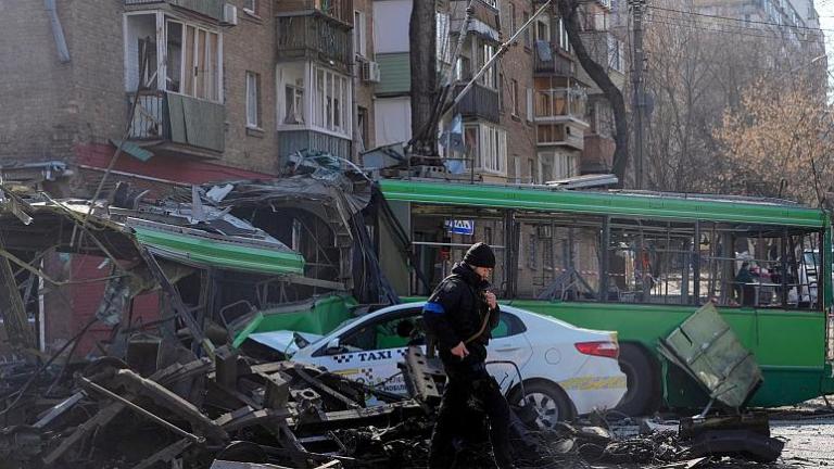 Συνοικίες του Κιέβου χτυπήθηκαν από ρωσικά πυρά - Tους 2.537 έχουν φθάσει οι νεκροί άμαχοι στη Μαριούπολη