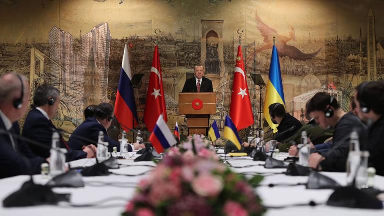 Στο Ντολμά Μπαχτσέ της Κωνσταντινούπολης οι συνομιλίες Ρωσίας-Ουκρανίας - Νουθεσίες Ερντογάν