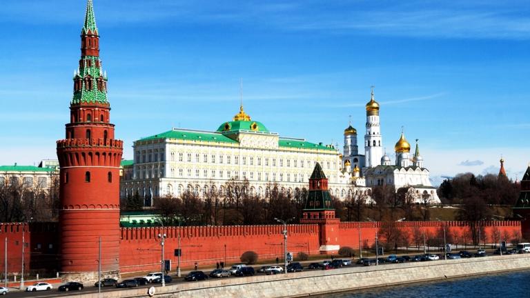 Η Μόσχα δεν θα ζητήσει άμεσα να πληρωθεί σε ρούβλια για το φυσικό αέριο