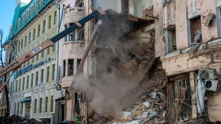 Άψυχα κτίρια και πτώματα - Μαριούπολη, η πρώτη γραμμή του ουκρανικού πολέμου