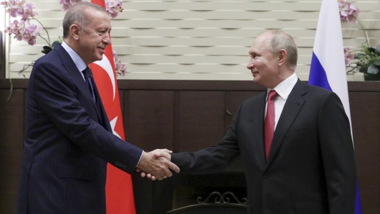 Χείρα βοηθείας από Ερντογάν σε Πούτιν για παράκαμψη των κυρώσεων