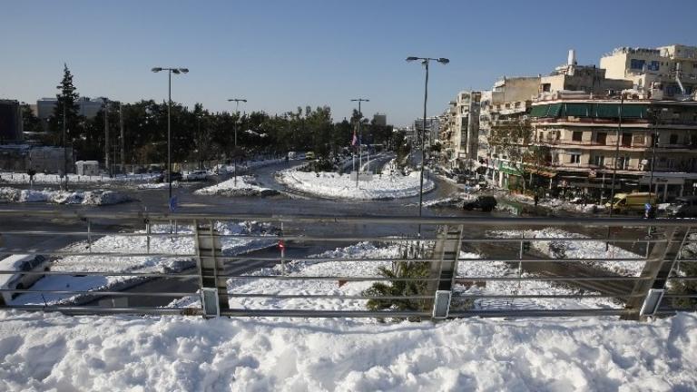Meteo: Προσοχή στις μετακινήσεις στο οδικό δίκτυο της Αττικής τις επόμενες ώρες λόγω πυκνών χιονοπτώσεων