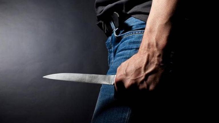 18χρονος μαχαίρωσε τον πατριό του γιατί κακοποιούσε τη μητέρα του  