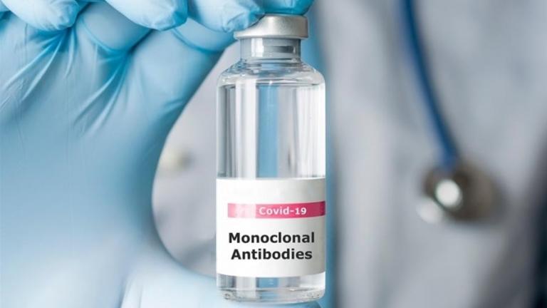 Τα μονοκλωνικά αντισώματα που χορηγούνται υποδορίως μειώνουν τον κίνδυνο νοσηλείας και θανάτου
