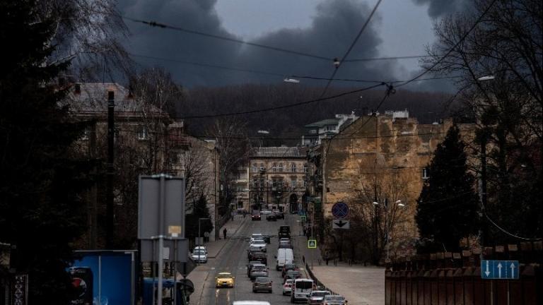 Σειρά εκρήξεων στην Οδησσό- Επίθεση με πυραύλους- Αναφορές για πυρκαγιές