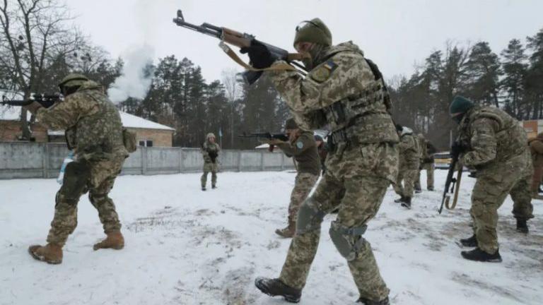 Πόλεμος στην Ουκρανία: Οι τοπικές αρχές καλούν τους αμάχους να εκκενώσουν την αν. Ουκρανία