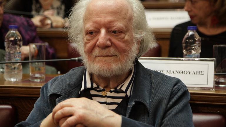 Πέθανε ο σπουδαίος σκηνοθέτης, ποιητής Ροβήρος Μανθούλης
