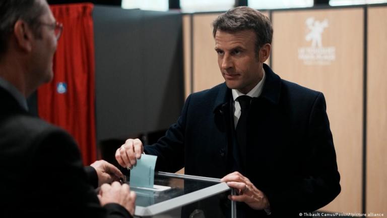Γαλλικές εκλογές: Μικρότερη συμμετοχή, αγωνία μέχρι τέλους