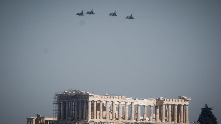 Ματαιώθηκε, λόγω καιρού, η διέλευση μαχητικών αεροσκαφών πάνω από την Ακρόπολη