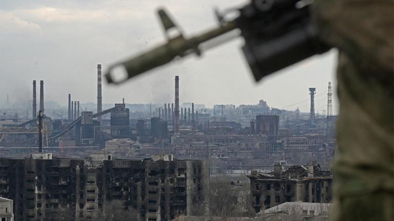 Η Μόσχα καλεί τους ουκρανούς και τους ξένους μαχητές να παραδώσουν τη χαλυβουργία Azovstal μέχρι το μεσημέρι
