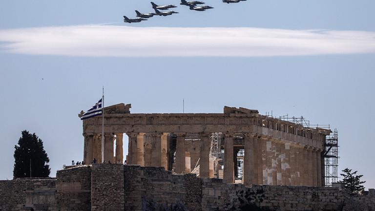 Διέλευση μαχητικών αεροσκαφών πάνω από την Ακρόπολη