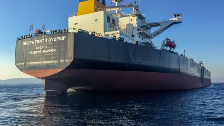 Ισχυρή σύσταση του υπ. Ναυτιλίας προς τα ελληνικά πλοία να αποφεύγουν τα ύδατα αρμοδιότητας Ιράν - Η θέση των δύο κατειλημμένων τάνκερ