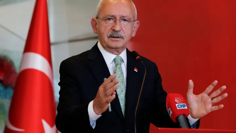 Καταγγελίες «φωτιά» έκανε χθες το βράδυ ο αρχηγός της αξιωματικής αντιπολίτευσης στην Τουρκία, Κεμάλ Κιλιτσντάρογλου