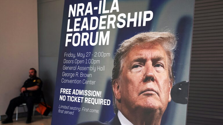 Ο Τραμπ στο συνέδριο της NRA, του πανίσχυρου λόμπι υπέρ της οπλοκατοχής