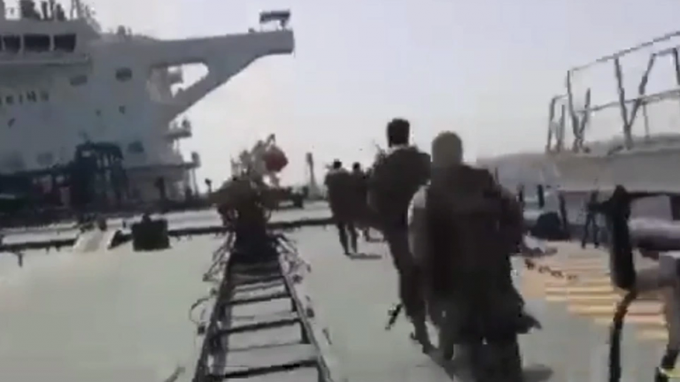 Μονταρισμένο βίντεο, των Ιρανών δείχνει το ρεσάλτο των «Φρουρών της Επανάστασης» στο ένα από τα δύο ελληνικά δεξαμενόπλοια στον Περσικό Κόλπο
