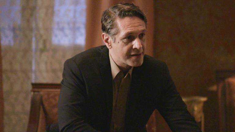 Άγριες μέλισσες (3/5): Όλοι γιορτάζουν την αναχώρηση του Ζάχου, αλλά ο Ακύλας άλλα σχέδια