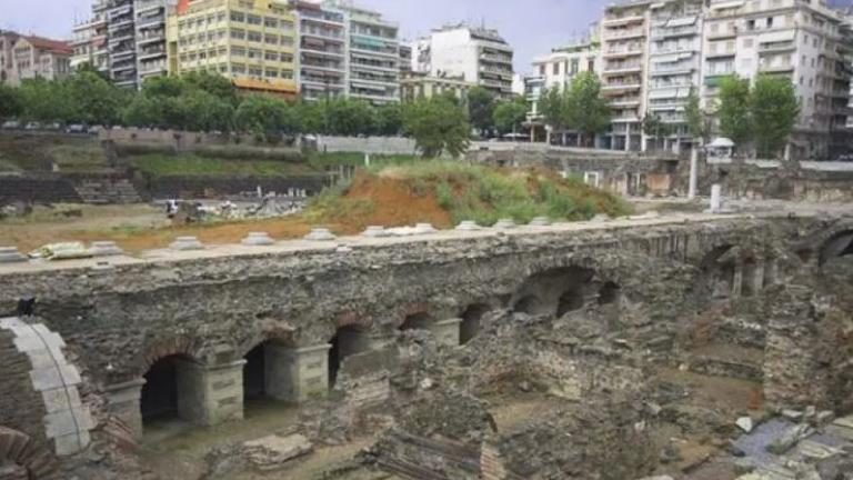 Νεαρό ζευγάρι τραυματίστηκε όταν έπεσε από κάγκελα στην Αρχαία Αγορά