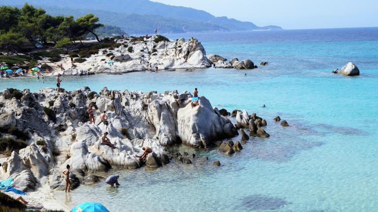 Γαλάζιες Σημαίες: 2η παγκοσμίως η Ελλάδα με 581ελληνικές ακτές