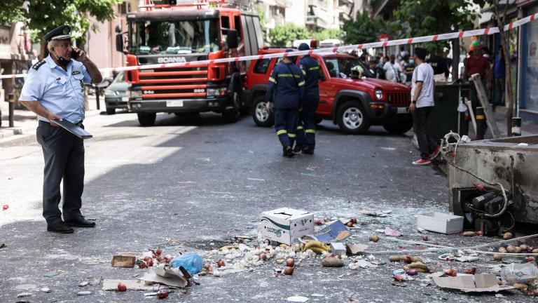 Ένας σοβαρά και δύο ελαφρά τραυματίες από την έκρηξη σε κατάστημα στην οδό Ιουλιανού - Εξερράγη φιάλη υγραερίου; 