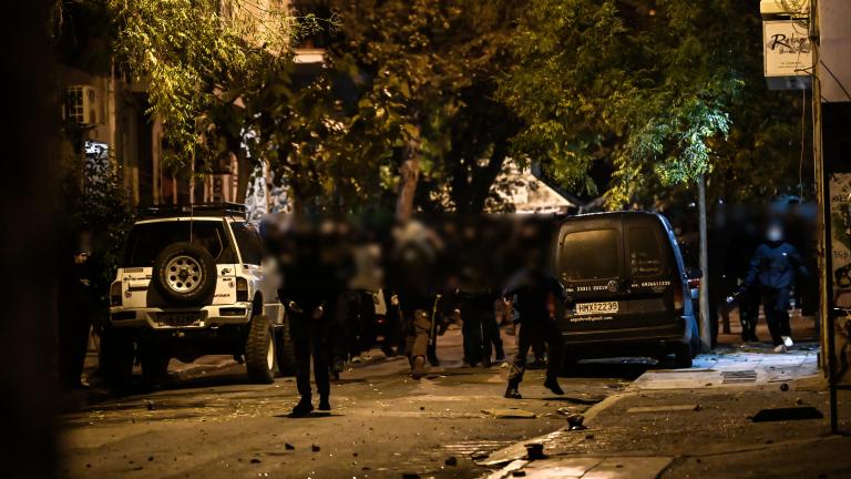 Επίθεση με βόμβες μολότοφ σε αστυνομικούς στα Εξάρχεια 