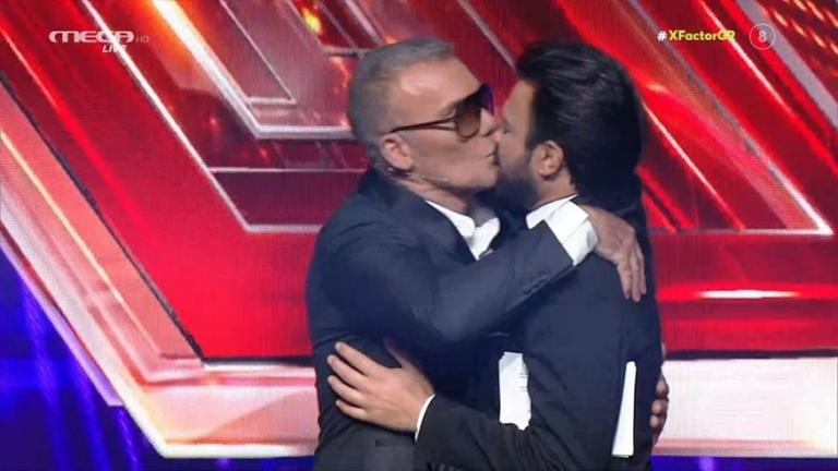 X-Factor: Ο Στέλιος Ρόκκος φίλησε στο στόμα τον Ανδρέα Γεωργίου…(ΒΙΝΤΕΟ)