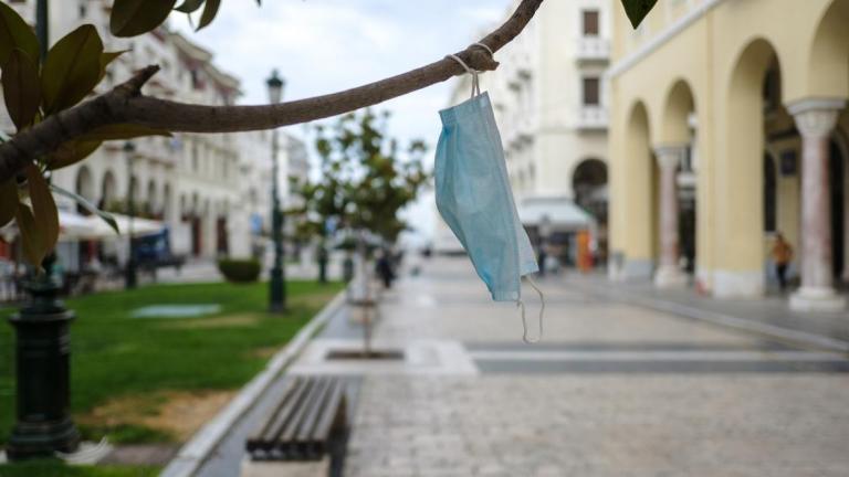 Ευλογιά των πιθήκων: Σκέψεις να ξαναγίνει υποχρεωτική η μάσκα σε εσωτερικούς χώρους