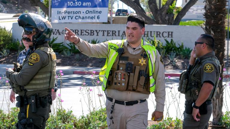 «Εξαιρετικός ηρωισμός»: Στην Καλιφόρνια, πιστοί αφόπλισαν ένοπλο που σκότωσε έναν και τραυμάτισε άλλους 5 ανθρώπους