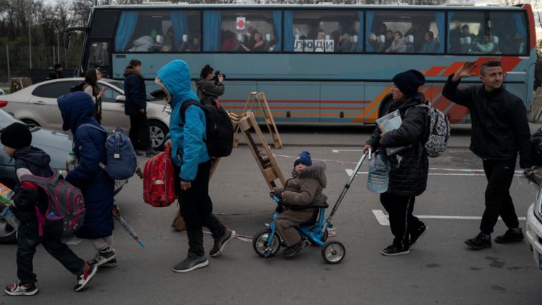 Ουκρανία: Έφτασαν στη Ζαπορίζια 170 άμαχοι που απομακρύνθηκαν από τη Μαριούπολη