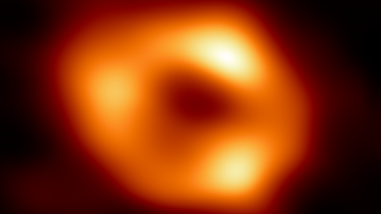 Φωτογραφήθηκε για πρώτη φορά η μεγάλη μαύρη τρύπα στο κέντρο του σπειροειδούς γαλαξία μας