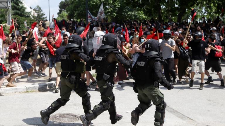 Σοβαρά επεισόδια στο ΑΠΘ - Πετροπόλεμος και χημικά