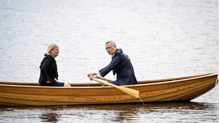 Ο Στόλτενμπεργκ με την πρωθυπουργό της Σουηδίας Μαγκνταλένα Άντερσον
