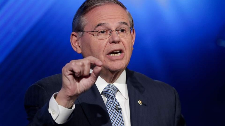 Μπόμπ Μενέντεζ στην Realnews: Πρέπει να καταστήσουμε σαφές ποιος είναι ο επιτιθέμενος σε Αιγαίο και Ανατολική Μεσόγειο