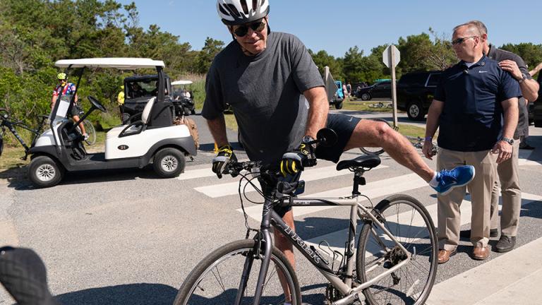 <blockquote class="twitter-tweet"><p lang="en" dir="ltr">Joe Biden falls off his bicycle near his Delaware beach house; POTUS seemed uninjured and told the press, “I’m good.”<br><br> <a href="https://t.co/U00Qa6sTLR">pic.twitter.com/U00Qa6sTLR</a></p>&mdash; Breaking911 (@Breaking911) <a href="https://twitter.com/Breaking911/status/1538176126132146176?ref_src=twsrc%5Etfw">June 18, 2022</a></blockquote> <script async src="https://platform.twitter.com/widgets.js" charset="utf-8"></script> 