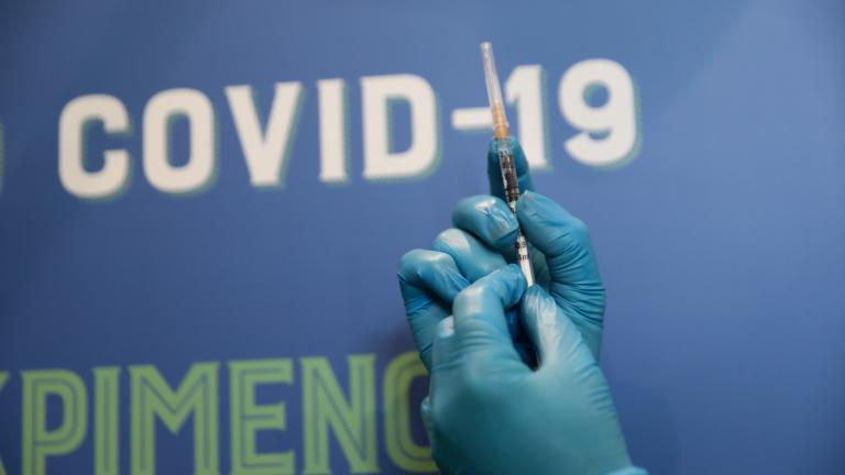 Οι εμβολιασμοί απέτρεψαν 20 εκατομμύρια θανάτους από COVID-19 παγκοσμίως στο πρώτο έτος