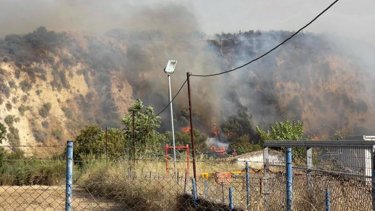  Οριοθετήθηκε η μεγάλη φωτιά σε αποθήκη με ξύλα στο Ηράκλειο