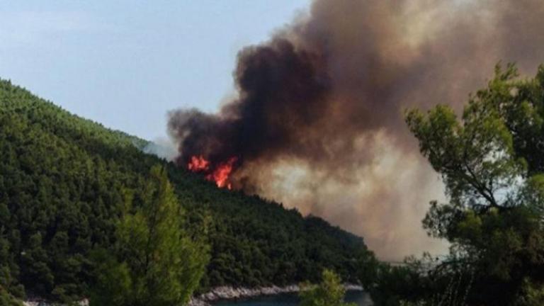 Δύσκολη φωτιά στη Σκόπελο - Επιχειρούν ισχυρές πυροσβεστικές δυνάμεις