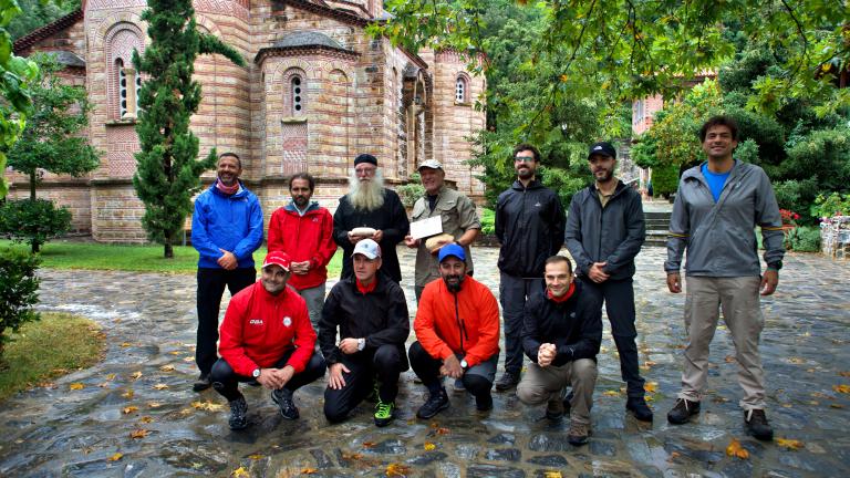 Μια πέτρα από το χαμηλότερο σημείο της γης στην Ιορδανία, τοποθετήθηκε στο πιο ψηλό εκκλησάκι του Ολύμπου