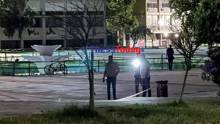 Στο Αριστοτέλειο Πανεπιστήμιο Θεσσαλονίκης το βράδυ της Δευτέρας συνεπλάκησαν ομάδες ατόμων και έπεσαν πέντε πυροβολισμοί 