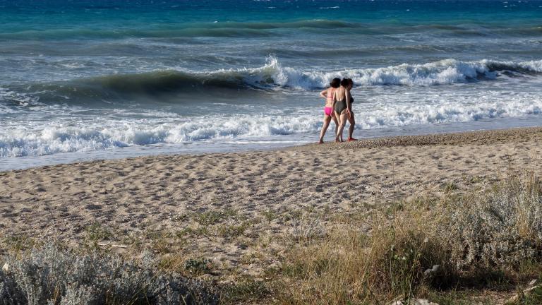 Καιρός 12/7: Σταδιακή άνοδος της θερμοκρασίας - Mελτέμια στο Αιγαίο και οι βροχές στα ορεινά