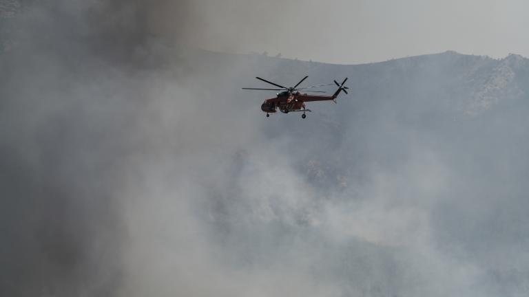 Συναγερμός στην Πυροσβεστική: Πτώση ελικοπτέρου που επιχειρούσε στη φωτιά της Σάμου