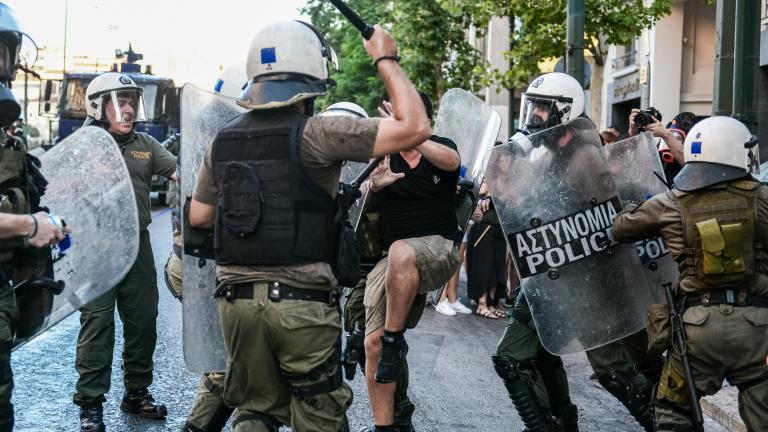 Ένταση σε συγκέντρωση διαμαρτυρίας στο κέντρο της Αθήνας